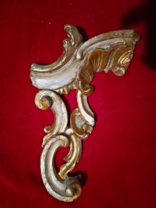 Fregio frammento in legno intagliati laccato avorio e dorato,forme mosse barocchetto XVIII° sec. cm.35 x 24